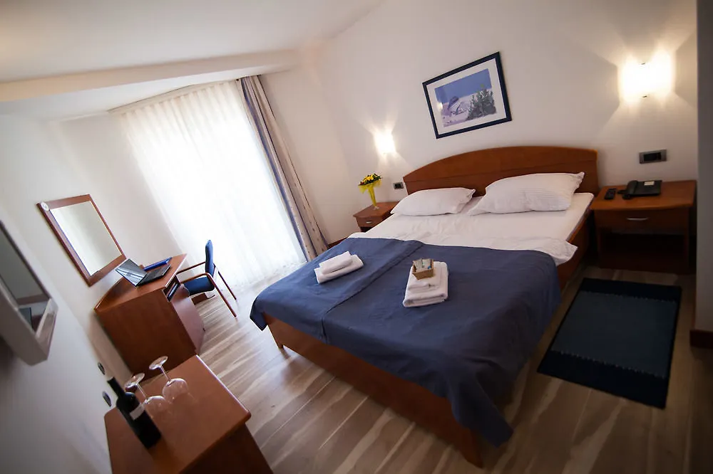 Hotel Plaza Pag Town