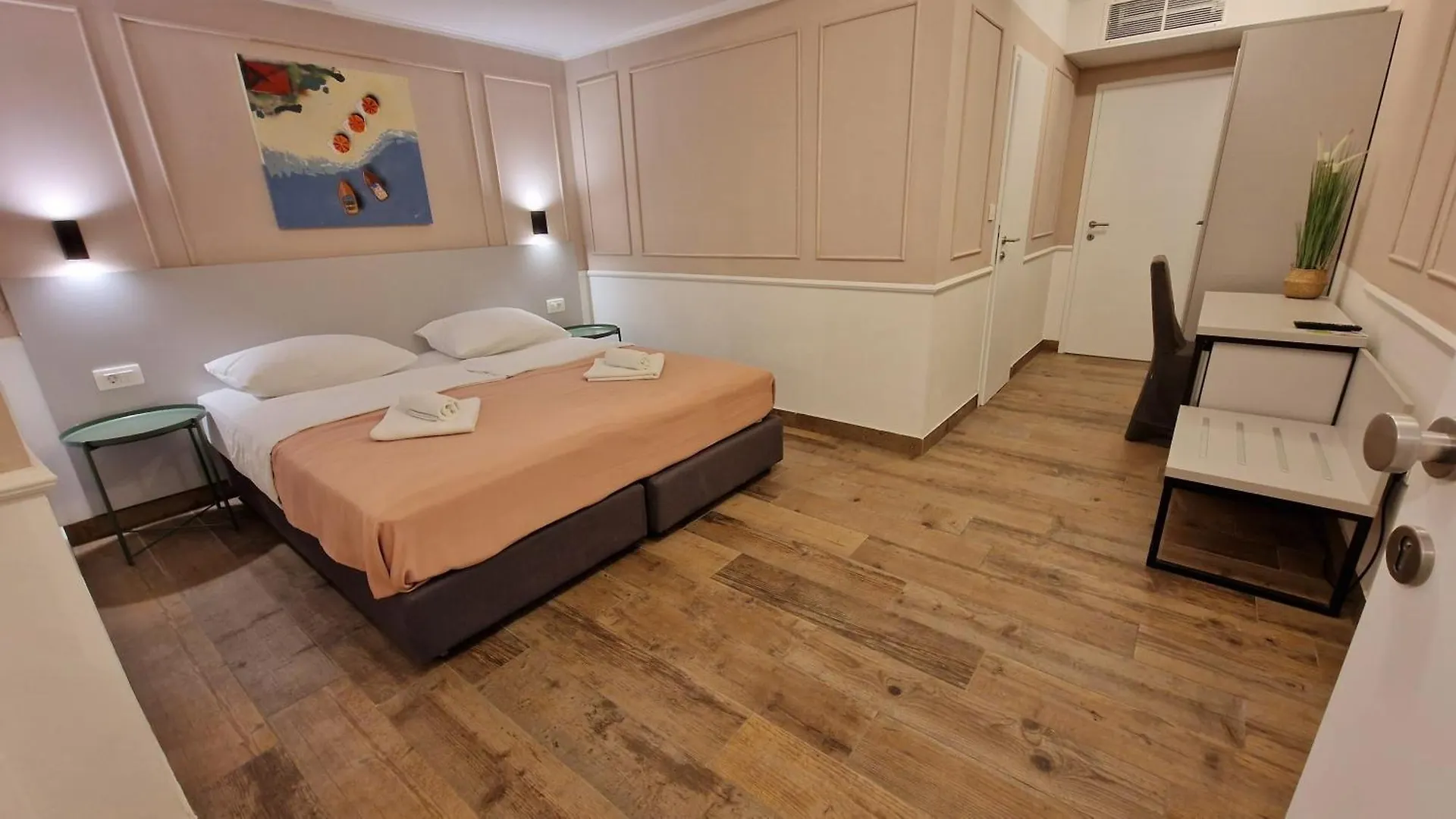 Hotel Plaza Pag Town