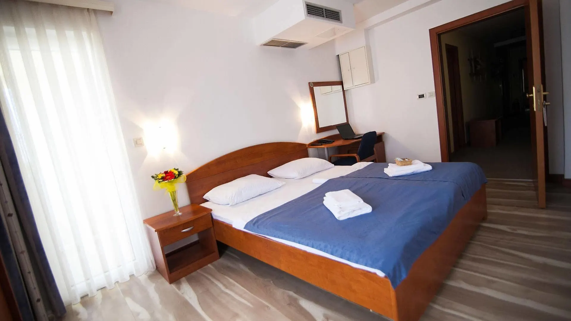 Hotel Plaza Pag Town 4*,